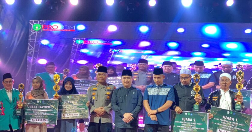 Ribuan Warga Kukar Padati Malam Penutupan Lomba Habsyi dan Tabligh Akbar Aswaja di Pendopo Bupati Kukar