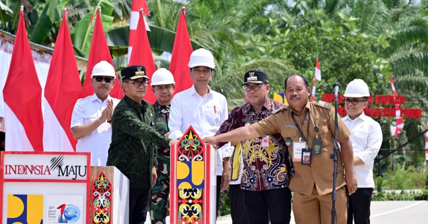 Presiden Jokowi Resmikan Pelaksanaan Inpres Jalan Daerah di Kalimantan Timur