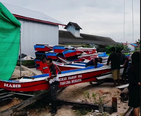 Kukar Perkuat Produksi Ikan dengan Bantuan Sarana Perikanan