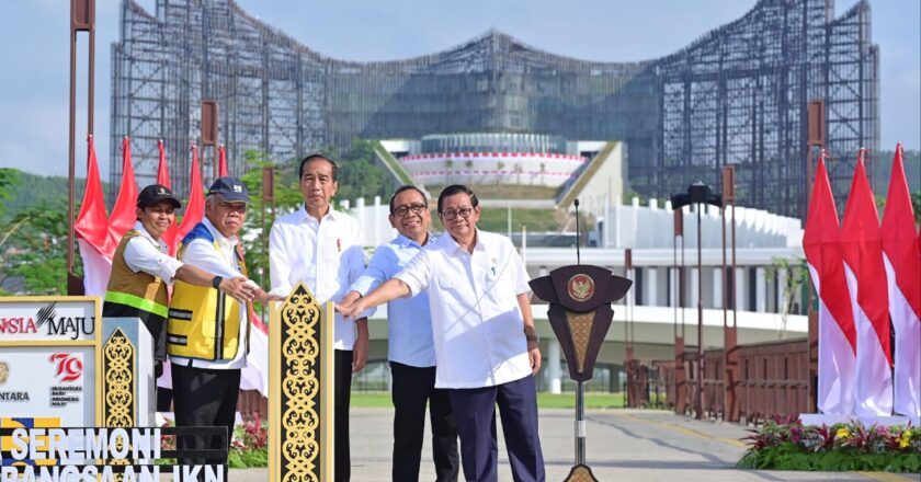 Presiden Jokowi Resmikan Plaza Seremoni Sumbu Kebangsaan di Ibu Kota Nusantara