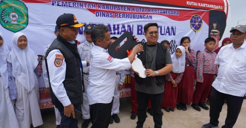 Wakil Bupati Kukar Serahkan Bantuan Perikanan di Muara Badak, Rendi: Bagian dari Ekonomi Kerakyatan