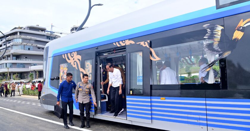 Presiden Jokowi Uji Coba Trem Otonom Nusantara: Langkah Baru Menuju Transportasi Ramah Lingkungan di Ibu Kota Nusantara