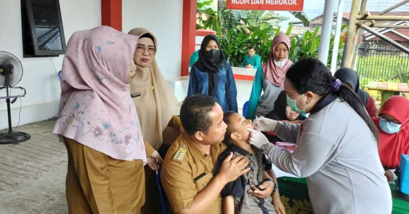 Program Imunisasi Polio di Kelurahan Panji: Upaya Cegah Kelumpuhan pada Balita