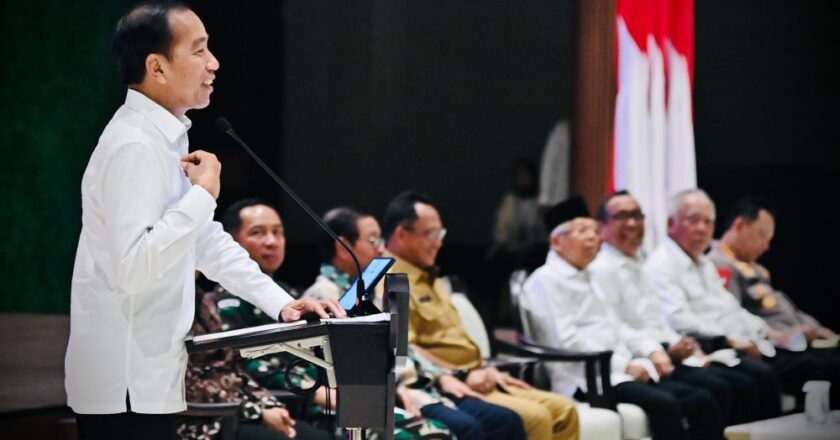 Presiden Jokowi: Gubernur Adalah Ujung Tombak Penyambung Daerah dan Pusat