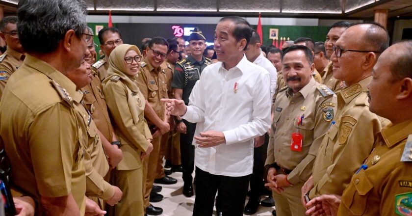 Presiden Jokowi Tegaskan ke Kepala Daerah: Jaga Daya Beli Rakyat dan Pastikan Keamanan Pilkada Serentak