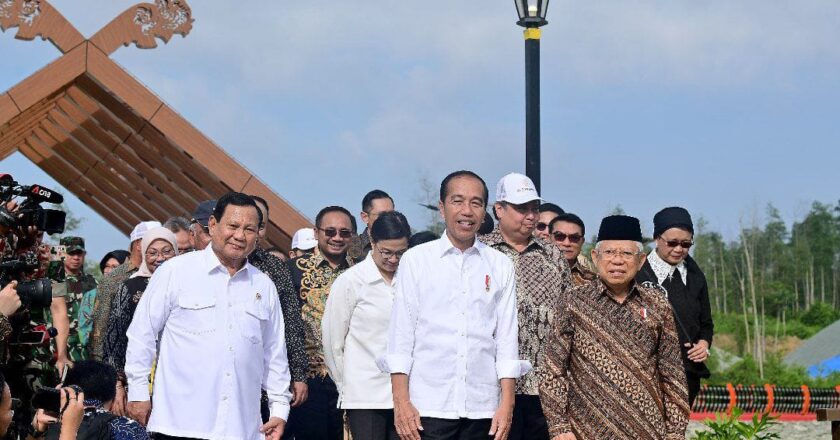 Jelang Sidang Paripurna, Presiden Jokowi Ajak Kabinet Nikmati Udara Pagi dan Keliling IKN