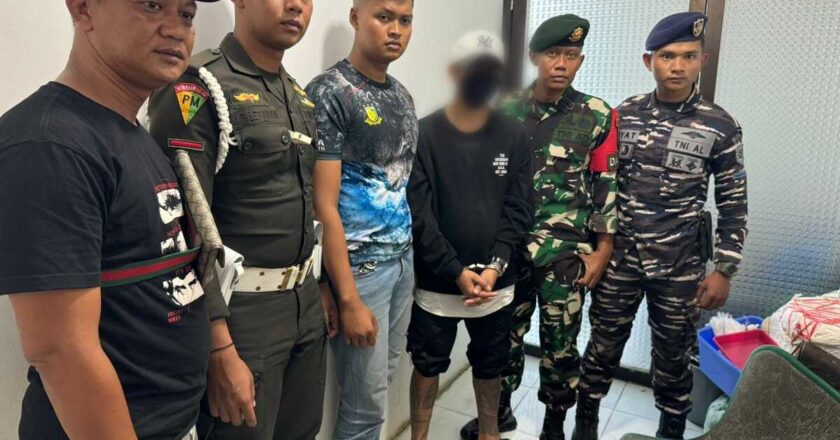 Satgas Pamtas RI-Malaysia Yonarmed 11 Kostrad bersama Tim Gabungan TNI-Polri Kembali Gagalkan Penyeludupan 156 gram Sabu Dari Malaysia