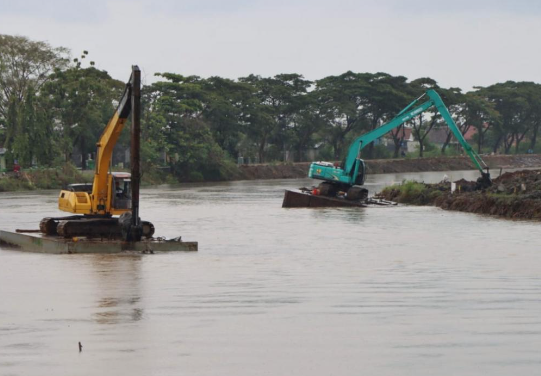 Plt Camat Kembang Janggut Beri Dukungan Penuh untuk Normalisasi Sungai Belayan