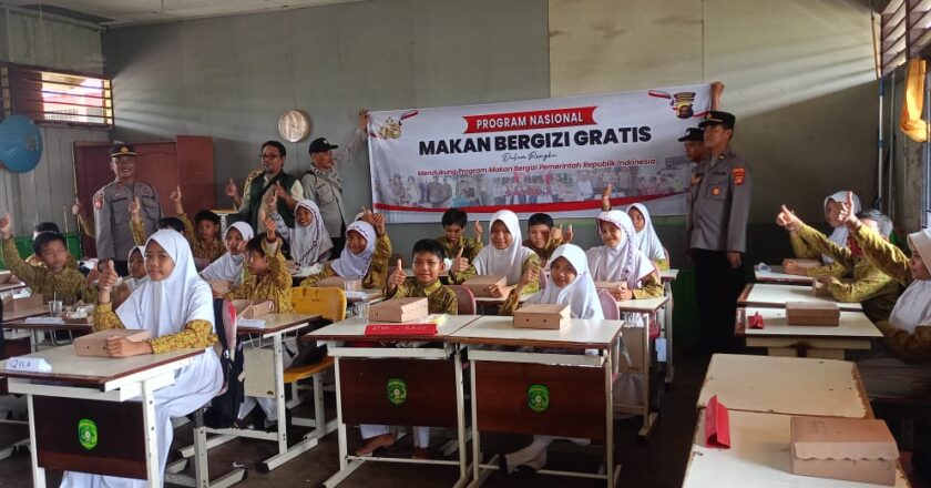 Polsek Tenggarong Seberang Dukung Program Makan Bergizi di Sekolah