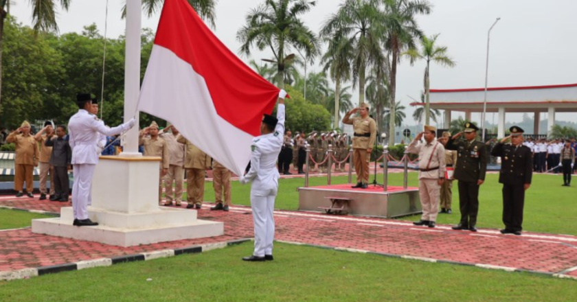 Pemkab Kukar Peringati Hari Pahlawan dengan Penyerahan Bantuan Kepada Janda Veteran