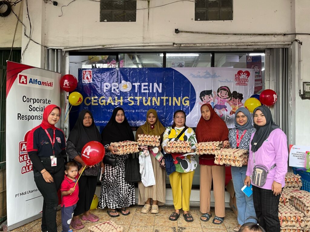 Upaya Entaskan Stunting, Alfamidi Bagikan Ribuan Telur di Samarinda