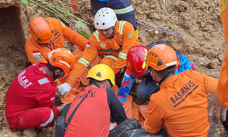 Operasi SAR di Tengah Cuaca Buruk: Korban Longsor Samarinda Masih Dicari