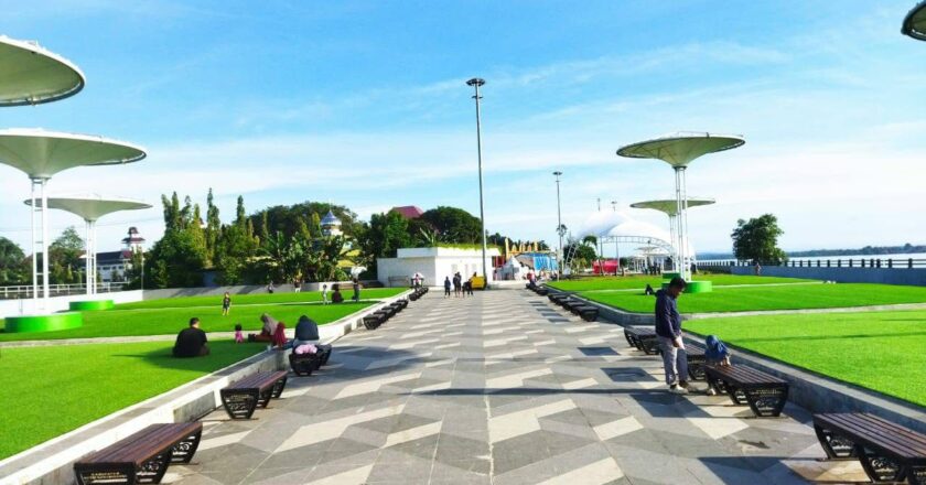 Taman Tanjong Jadi Ikon Baru Tenggarong, Edi Damansyah Dorong UMKM Tumbuh Tanpa Abaikan Kebersihan