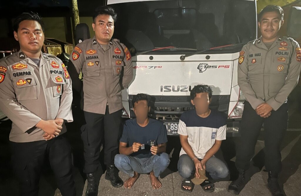 Sat Samapta Samarinda Tangkap Dua Pria Bawa Sabu dan Senjata Tajam Saat Patroli