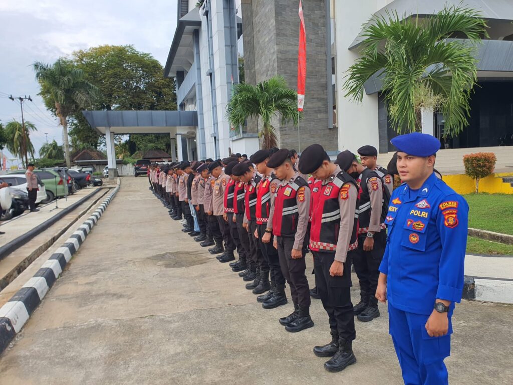 Ratusan Personel Disiagakan, Polres Kukar Kawal Penutupan Erau 2025
