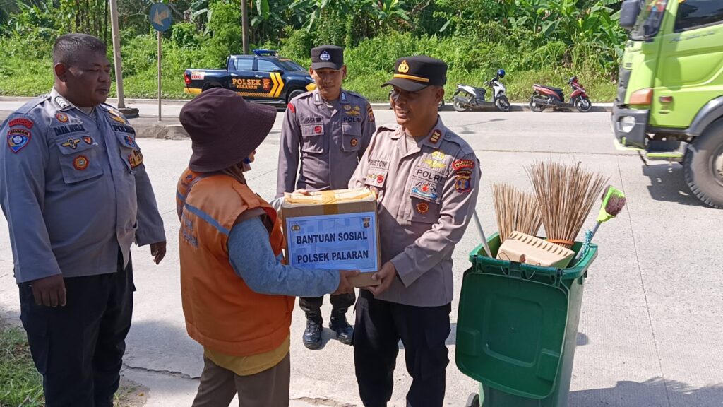 Bakti Sosial Polsek Palaran, Apresiasi Jasa Petugas Kebersihan dan TPS