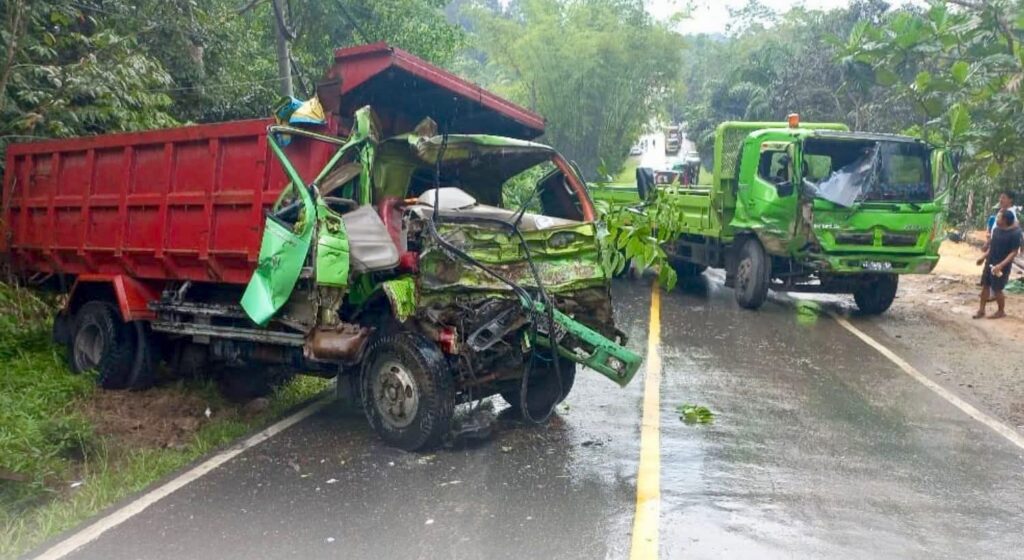 Tabrakan Dahsyat di Poros Balikpapan-Samarinda, Satu Korban Luka Berat