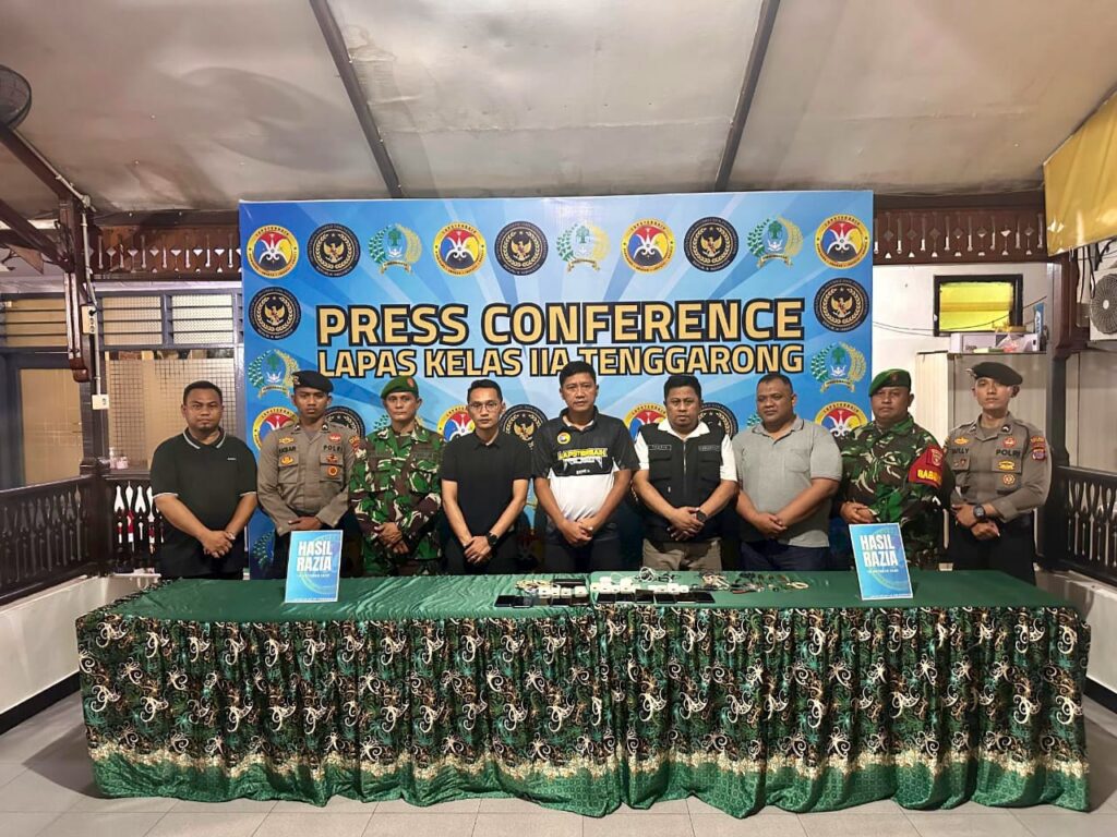 Kalapas Tenggarong Pimpin Razia Tengah Malam, Wujud Komitmen Jaga Keamanan Lapas
