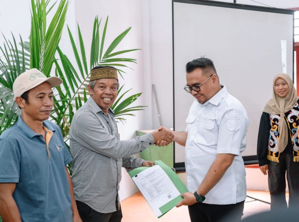 PT REA Kaltim Plantations Luncurkan Program SPACE, Serahkan Sertifikat STDB-SPPL untuk Petani di Kutai Kartanegara