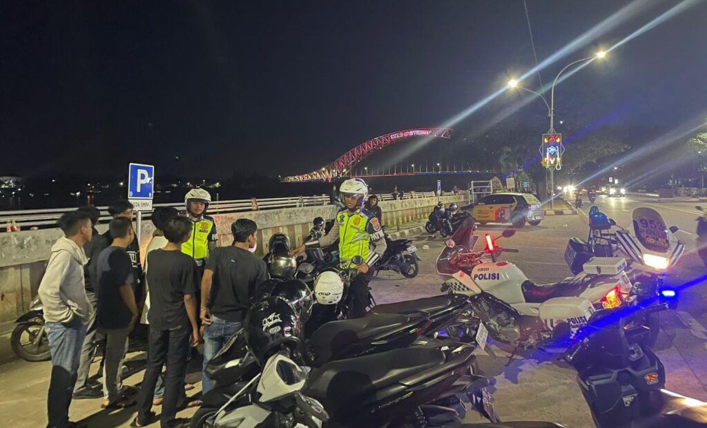 Satlantas Polres Kukar Gelar Patroli Blue Light di Wilayah Tenggarong