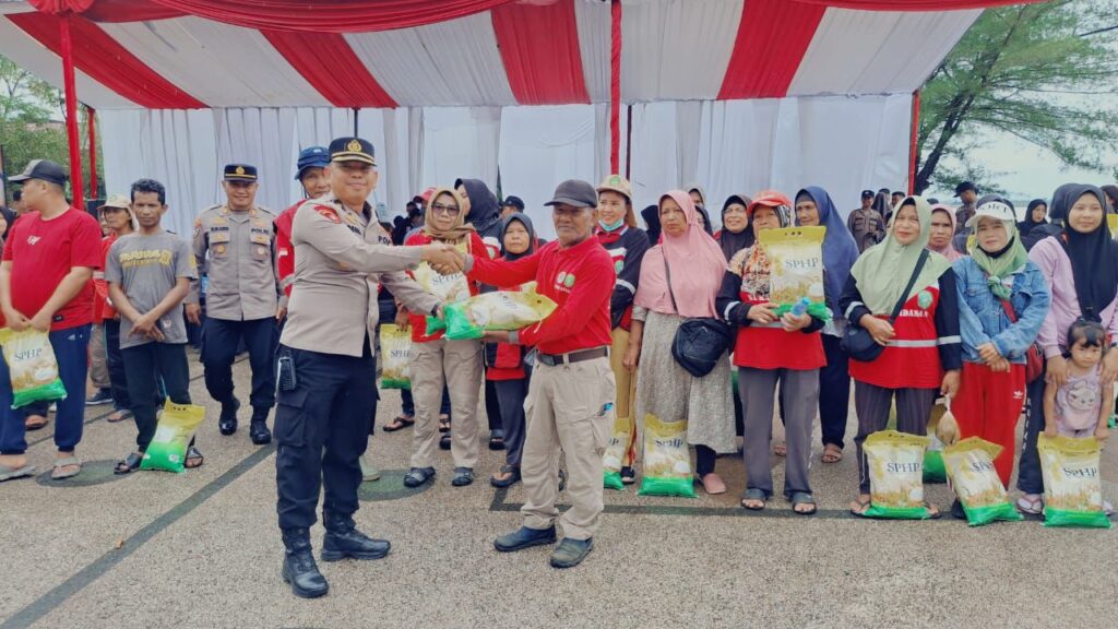 Kapolres Kukar Gelar Apel Buruh dan Bhakti Sosial, Perkuat Sinergi Polisi dan Pekerja