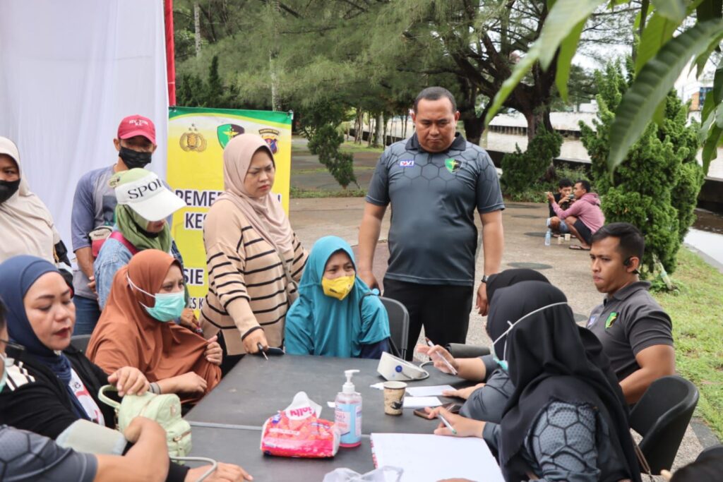 Hangatkan Suasana Pagi, Warung Berkah Polres Kukar Tebar Kebaikan di Tenggarong