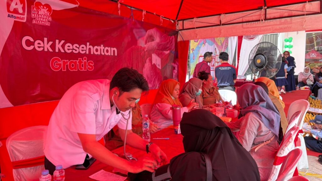 Pertama di Kalimantan, Alfamidi Super Resmi Dibuka dan Hadirkan Layanan Sosial