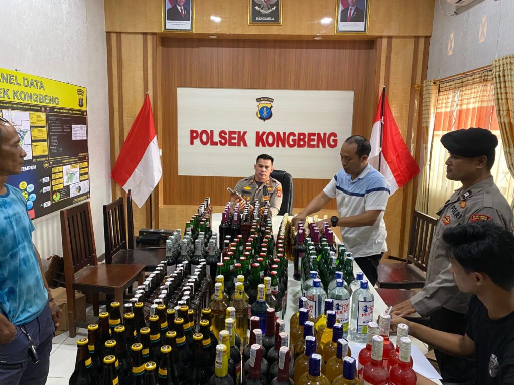 Menjelang Akhir Tahun, Polsek Kongbeng Amankan 339 Botol Miras dari Warung di Poros Berau