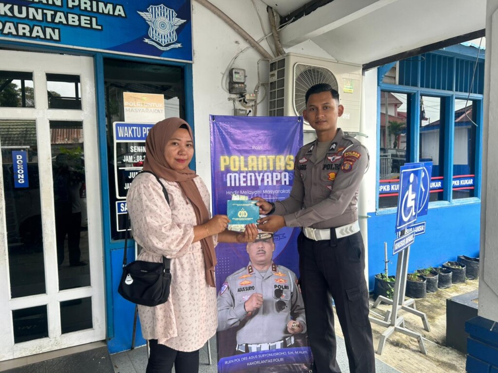 Satlantas Polres Kutai Kartanegara Hadir Lebih Dekat, Polantas Menyapa Permudah Urusan Warga